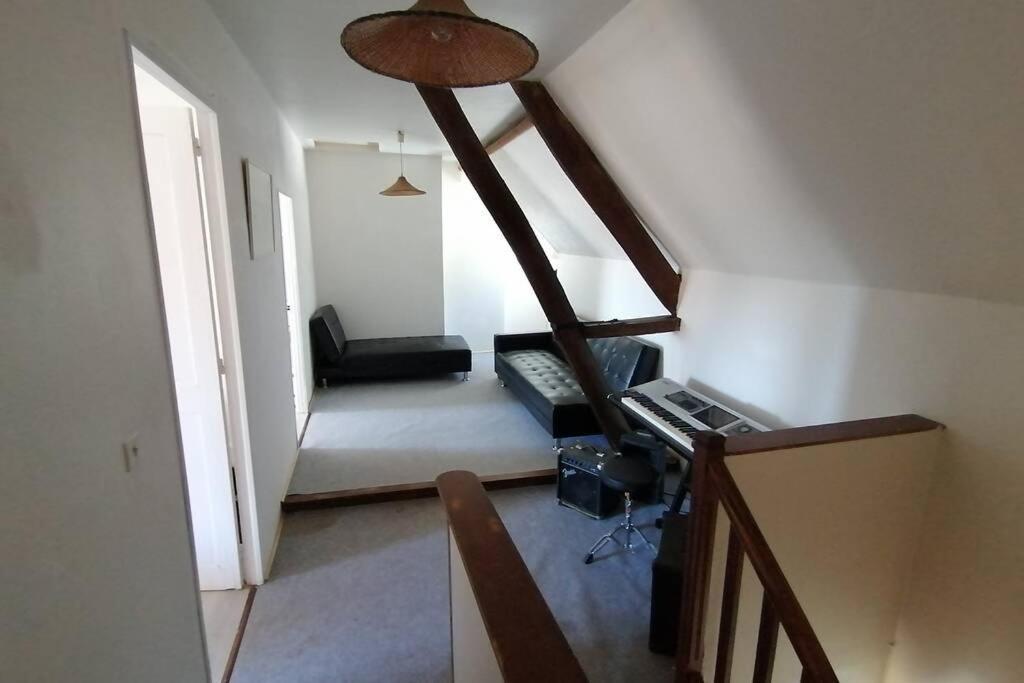 Maison chaleureuse et de détente avec piscine et spa Chassemy Exterior foto