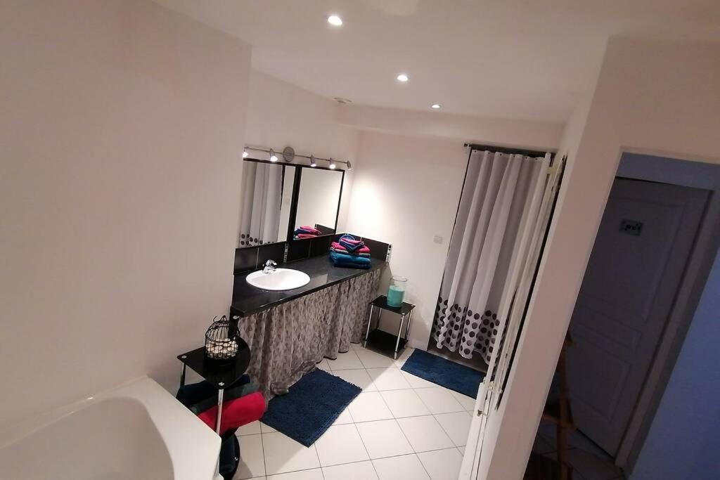 Maison chaleureuse et de détente avec piscine et spa Chassemy Exterior foto